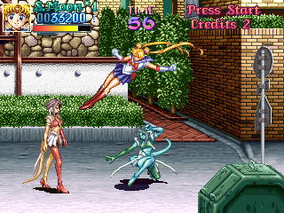 Pretty Soldier Sailor Moon screenshot: Sailor Moon leaping over an enemy on a city street